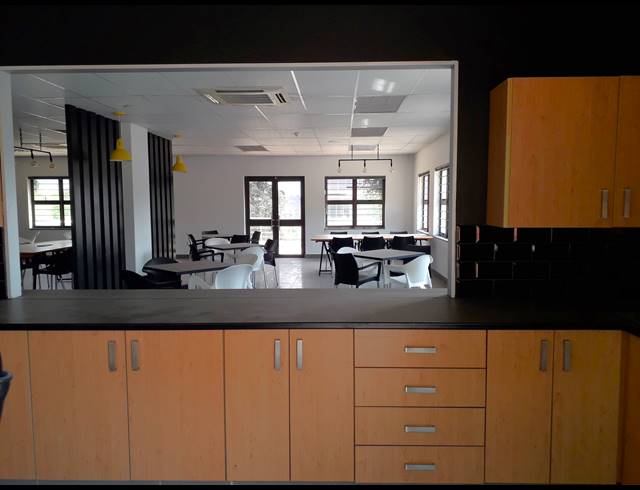 2,562M² OFFICE TO LET IN IRENE